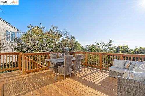 2459 Burlington St, Oakland CA 94602-2515 exterior