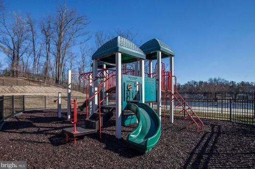 2202 Margraf Cir, Woodbridge VA  22191-4071 exterior