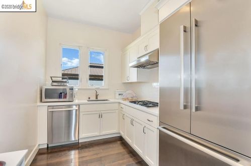 13445 Campus Dr, Oakland CA  94619-3711 exterior