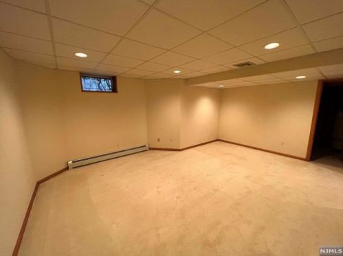 61 Bentley Dr, Franklin Lakes NJ  07417-1942 exterior