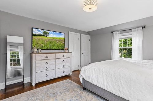 42 Pelham Pkwy, North Providence RI  02911-2915 exterior