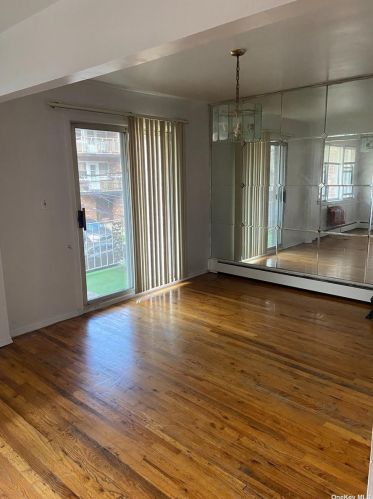 13522 Coolidge Ave, Jamaica, NY 11435-1011