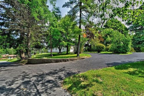 2211 Darlington Rd, Beaver Falls, PA 15010-1354