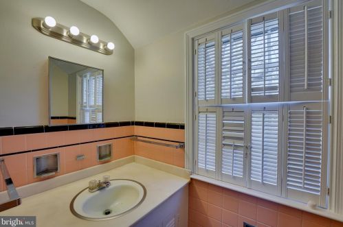 129 Township Line Rd, Norristown PA  19403-4352 exterior