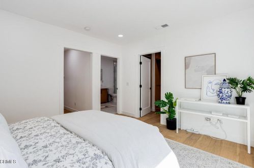 12432 La Maida St, North Hollywood CA  91607-3507 exterior