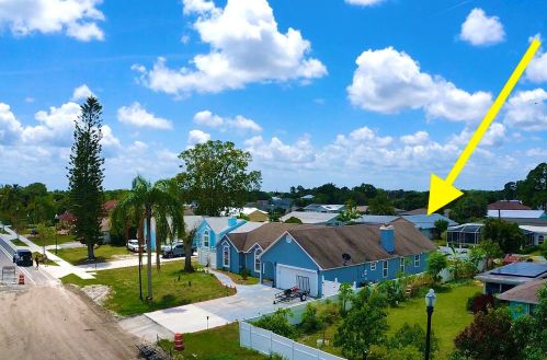 2062 Floresta Dr, Fort Pierce FL  34984-4706 exterior
