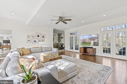 518 Fortress Cir, Leesburg VA  20175-8929 exterior