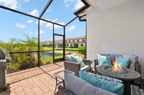 7698 Bristol Cir, Naples FL  34120-0697 exterior