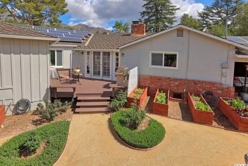 2700 El Caminito, Glendale CA 91214-2934 exterior