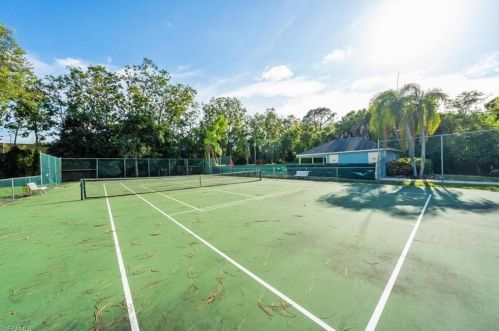 1323 Derbyshire Ct, Naples FL  34116-3634 exterior