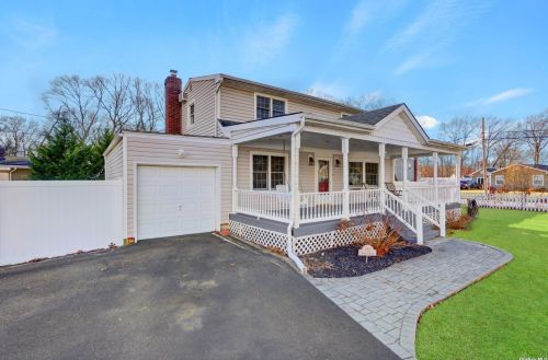 152 Smith Ave, Holbrook, NY 11741-1146