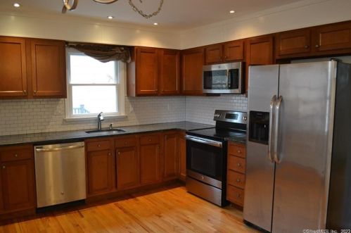 6 River St, New Canaan CT  06840-4231 exterior