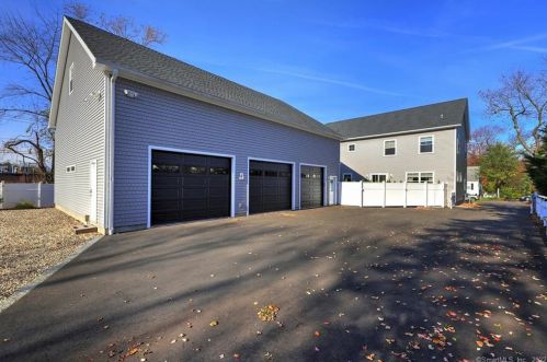 31 Clinton St, Milford, CT 06460-8011
