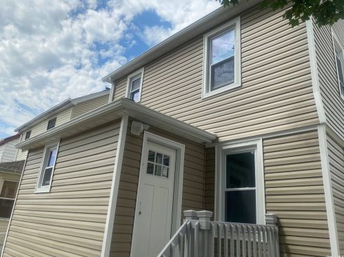 109-91 203rd St, Jamaica, NY 11412-3422