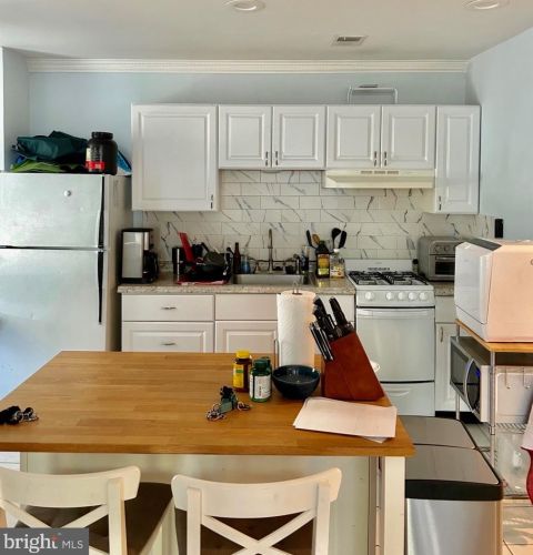 817 T St, Washington DC 20001-4119 exterior