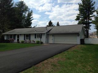 11 Lynn Dr, Schenectady, NY 12302-5808