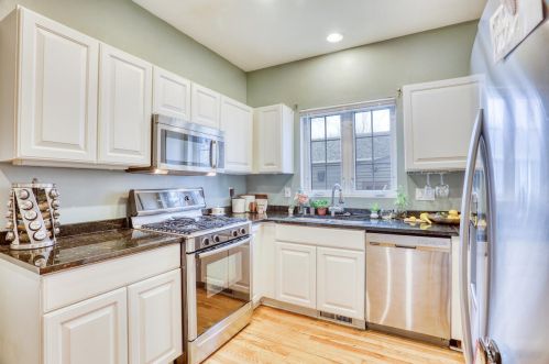 1741 Warren Ave, Milwaukee WI 53202-1616 exterior