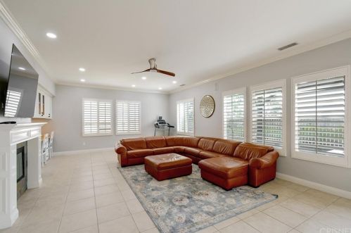 24306 Foxglove Pl, Santa Clarita CA  91354-4922 exterior
