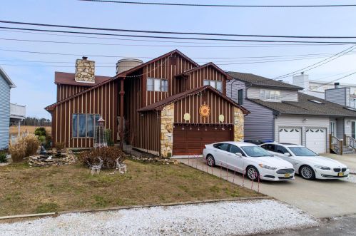 53 Royal Dr, Bricktown, NJ 08723-6730