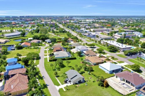 469 Hartley St, Marco Island FL  34145-2747 exterior