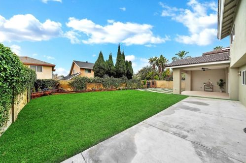 10071 Cliff Dr, Huntington Beach CA  92646-6604 exterior