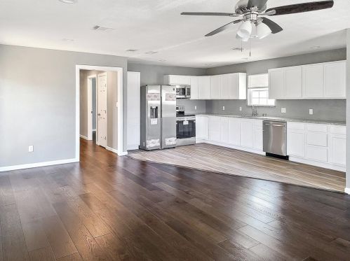 3526 Strong Ave, Fort Worth, TX 76105-4835