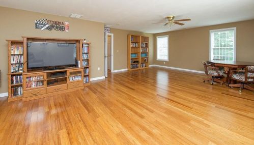 15 Coventry Ln, Salem NH 03079-1369 exterior