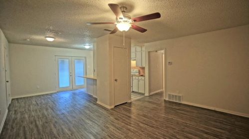 510 Linda Dr, Burleson, TX 76028-5113