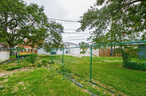 128 Shadylawn St, Morgans Point TX 77571-7256 exterior