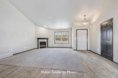1253 Velsen Rd, Green Bay, WI 54313
