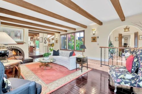 357 Ultimo Ave, Long Beach, CA 90814-3229