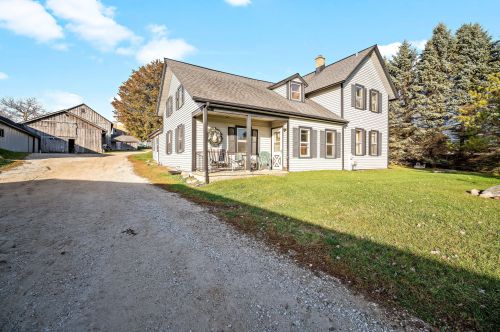 6995 Oak Rd, West Bend, WI 53090-9093
