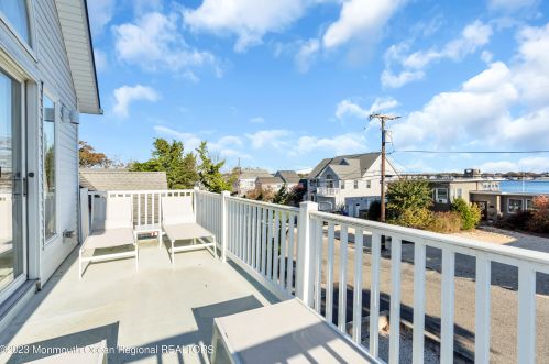 125 Bretonian Dr, Bricktown NJ  08723-5705 exterior