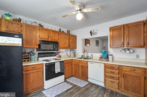 18 Greenway Ln, Dover DE  19904-6588 exterior