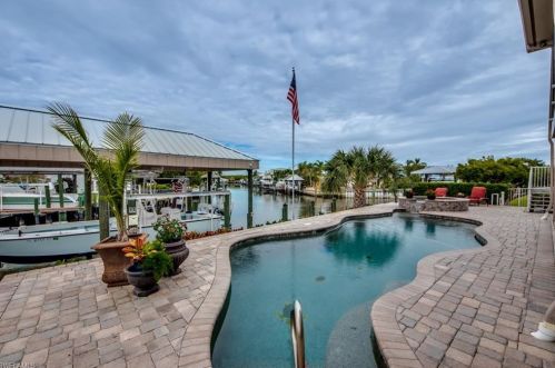 2159 Macadamia Ln, Saint James City FL  33956-2034 exterior