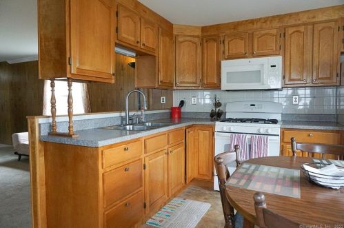 60 E St, Groton CT  06340-5366 exterior
