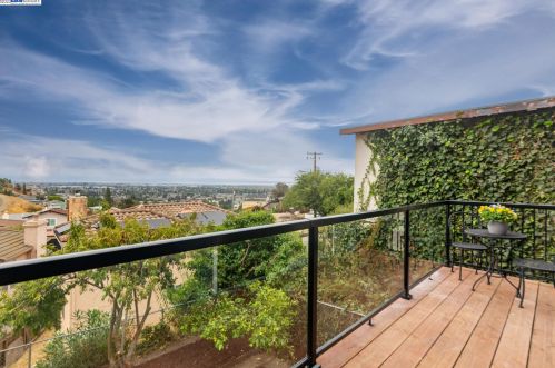 16609 Winding Blvd, San Leandro CA  94578-1248 exterior