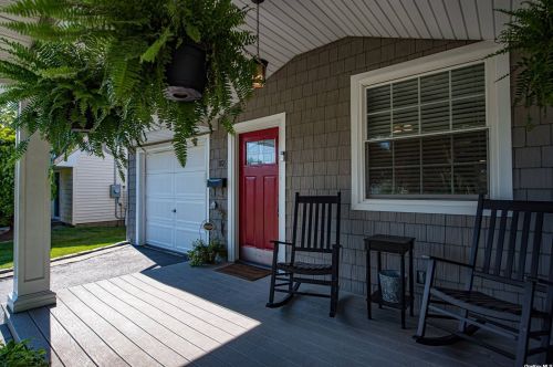 87 Tardy Ln, North Wantagh, NY 11793-1930