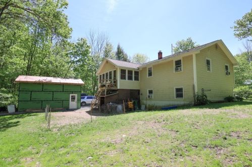 18 Hunter Ct, Goffstown NH  03045-1628 exterior