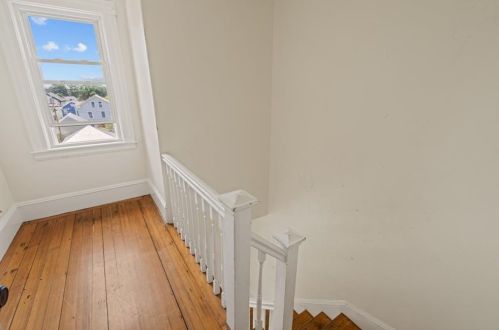 7 Bayview Ave, Middletown RI 02840-2108 exterior