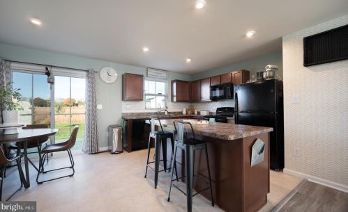 318 Bluecoat St, Dover DE  19901-8862 exterior