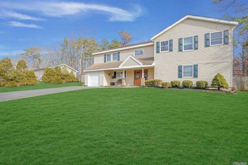 32 Bradley Dr, Shoreham, NY 11786-2329