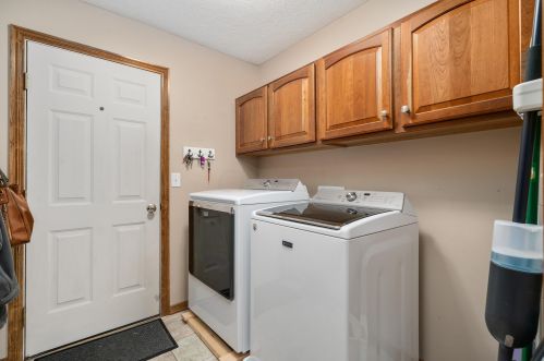 7440 Old Riv Dr, Blacklick OH  43004-7126 exterior