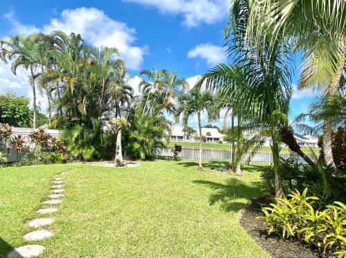 2334 Saratoga Bay Dr, West Palm Beach, FL 33409-7222