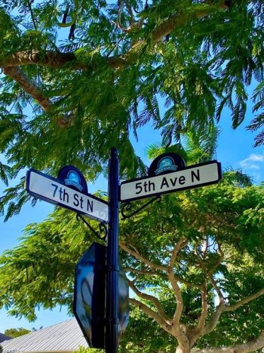 688 5th Ave, Naples, FL 34102-5502