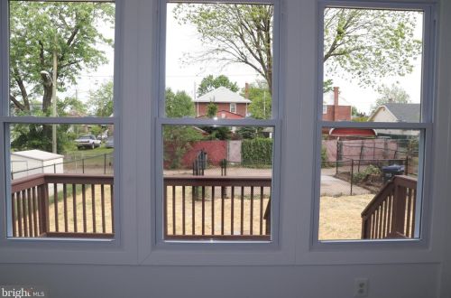 4246 Lane Pl, Washington, DC 20019-1938