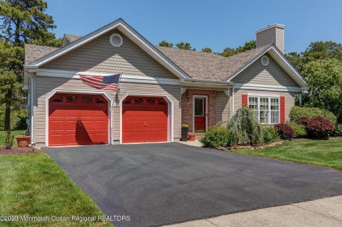 142 Riva Blvd, Bricktown, NJ 08723-7972