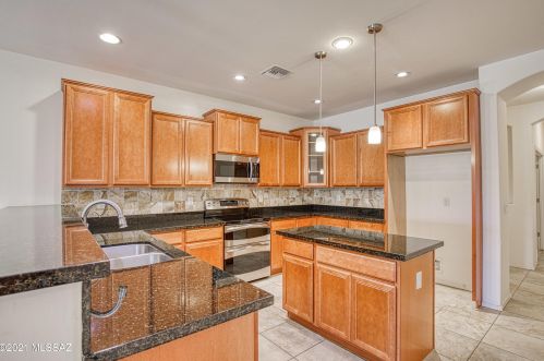 8600 Western Juniper Ter, Tucson, AZ 85743-7132