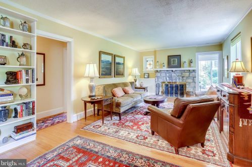 2838 Linden Ln, Falls Church, VA 22042-2312