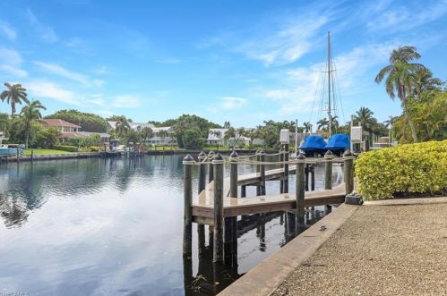 885 Limpet Dr, Sanibel, FL 33957-3805